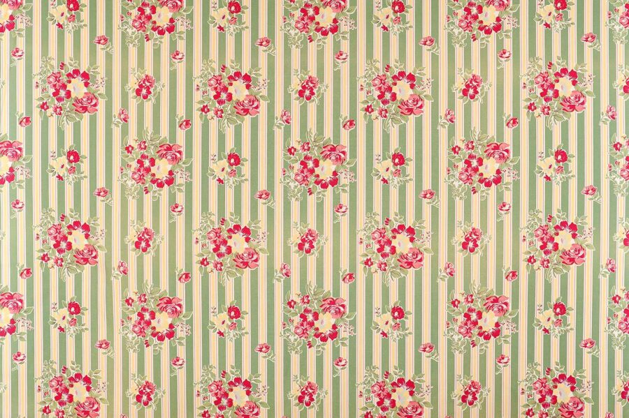 Wallpaper with flowers on it