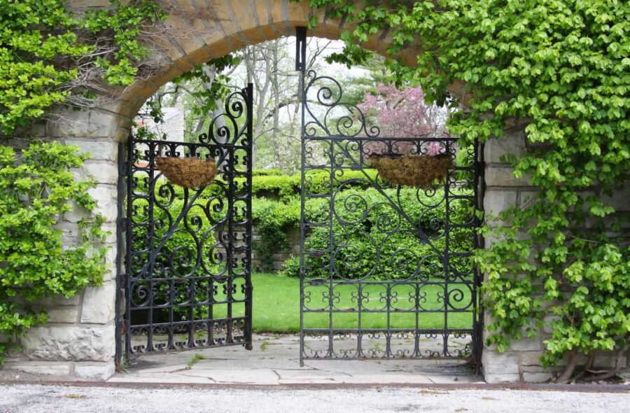 Gate with a stone arch and a green lawn u53418p 900x590 - Gate with a stone arch and a green lawn - tegory