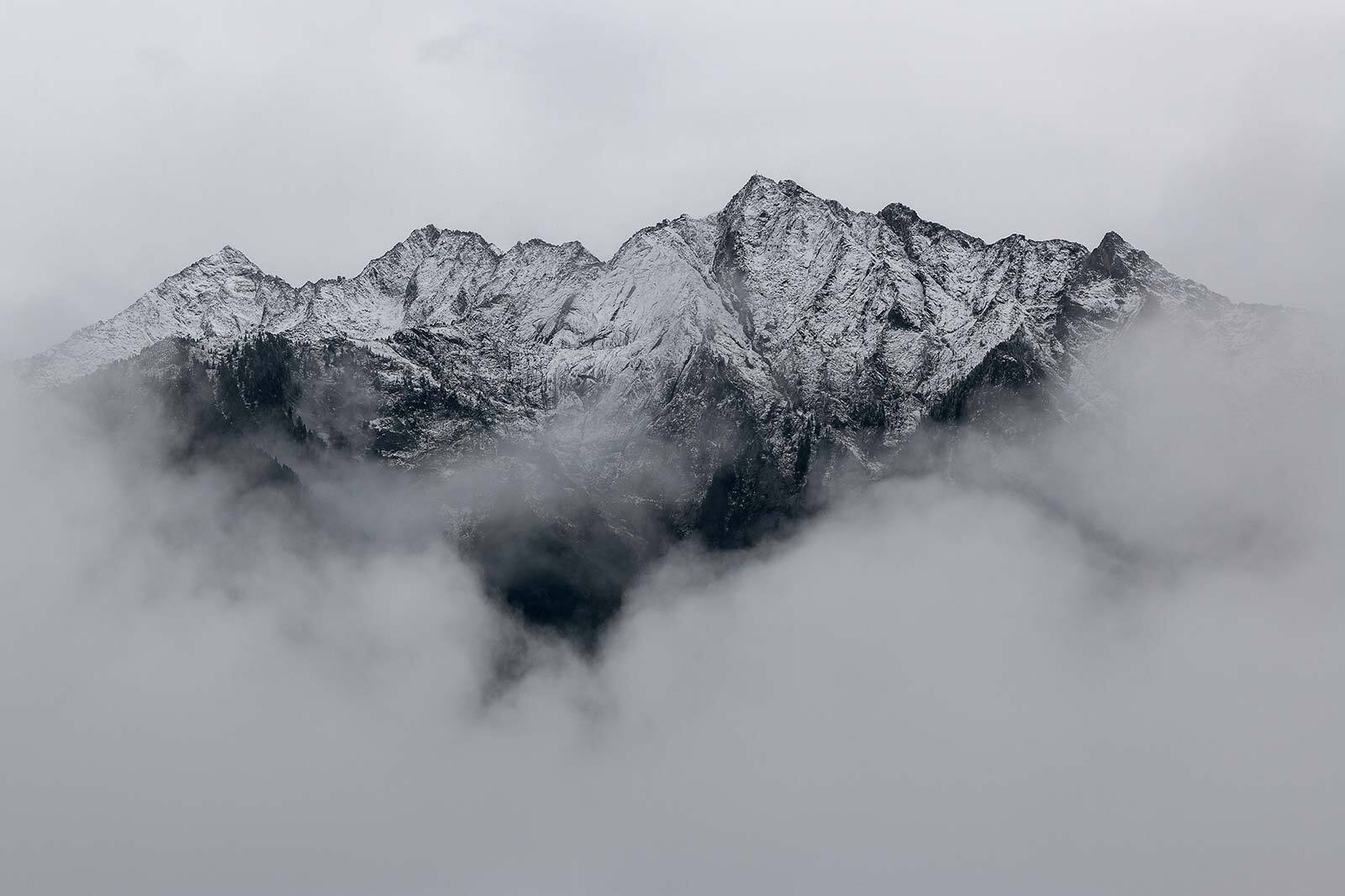 Mountain with snow on top u41570p - Mountain with snow on top - tegory