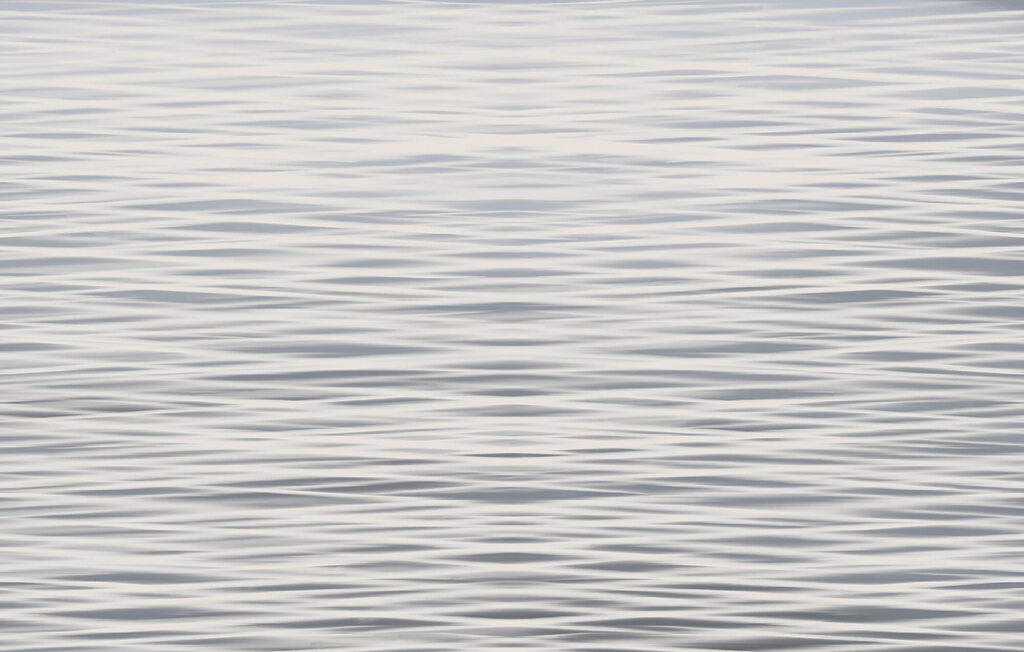 Waves dancing on a tranquil surface t00254p 1024x652 - Waves dancing on a tranquil surface