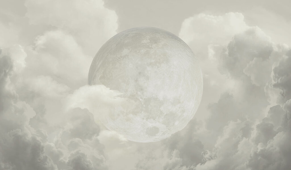 Full moon in the clouds Full moon in the clouds