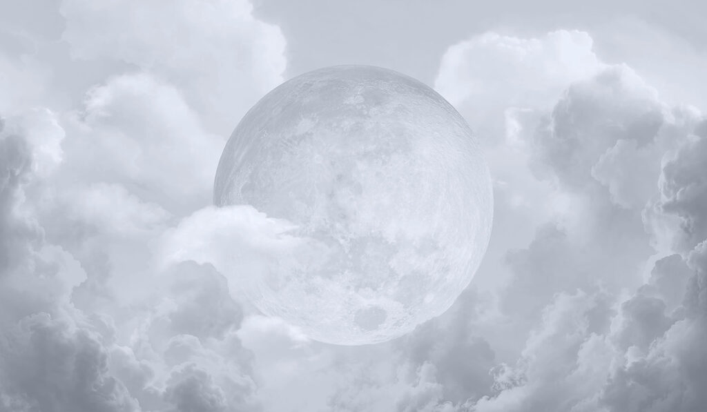 Full moon in the clouds
